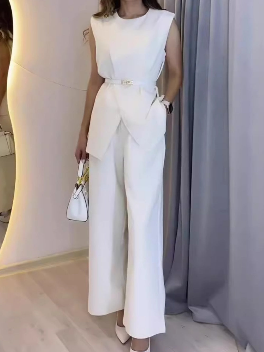 Round neck sleeveless top and wide-leg pants suit