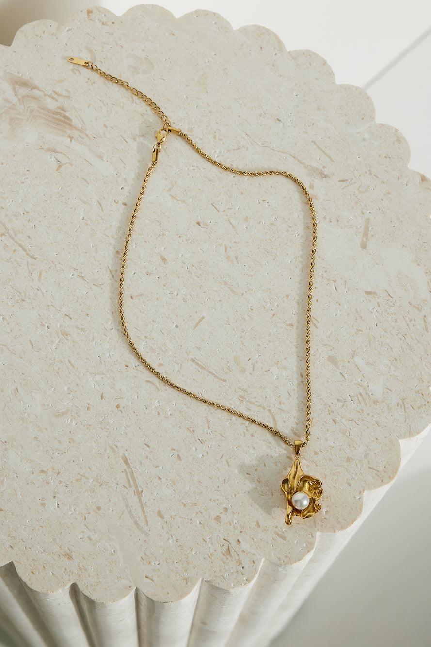 18k Plated Gold Oyster Necklace Gold - NuaVibe