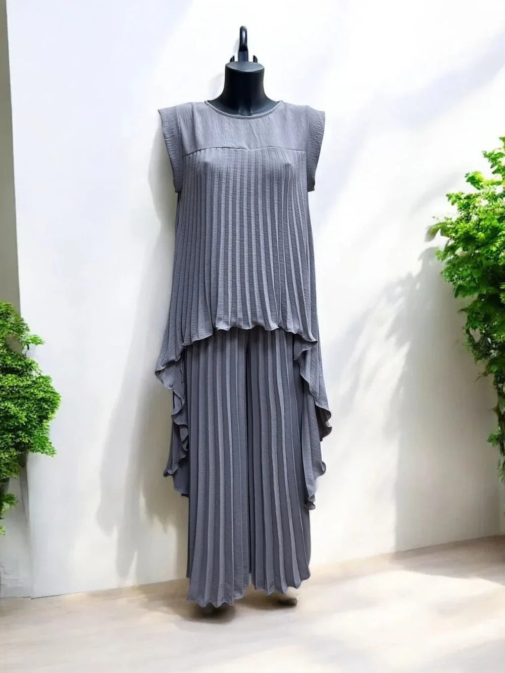 Crew neck top Pleated straight pants Two-piece suit - NuaVibe
