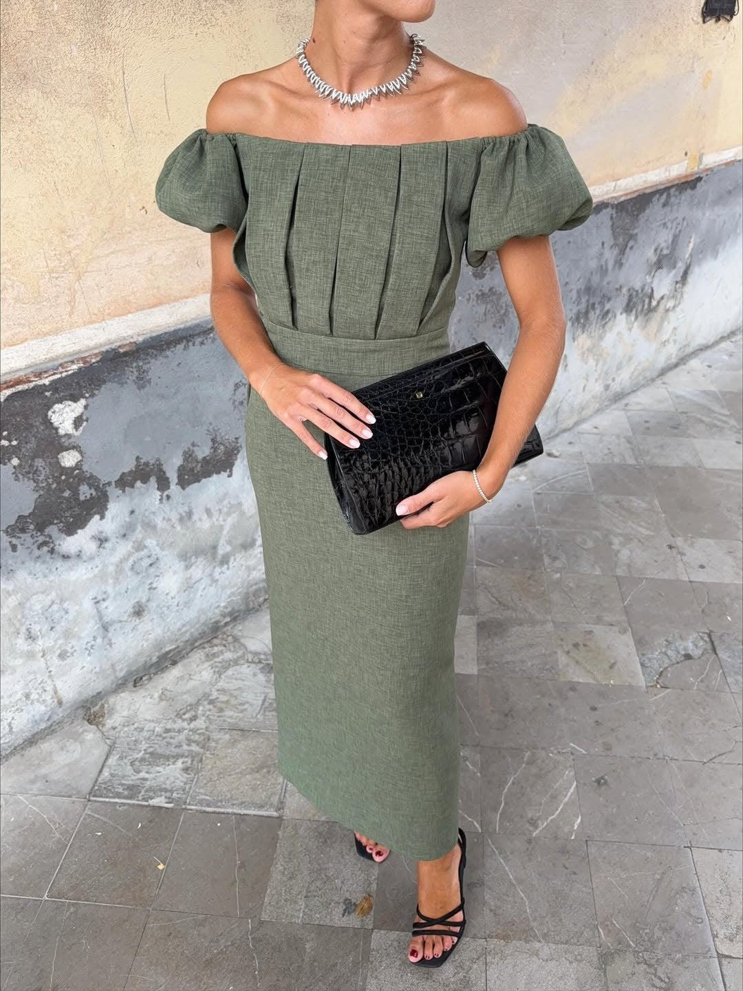 Elegant one-shoulder puff sleeve pleated dress